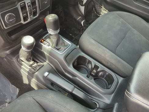Used 2021 Jeep Wrangler Unlimited Sahara AWD/4WD image 23