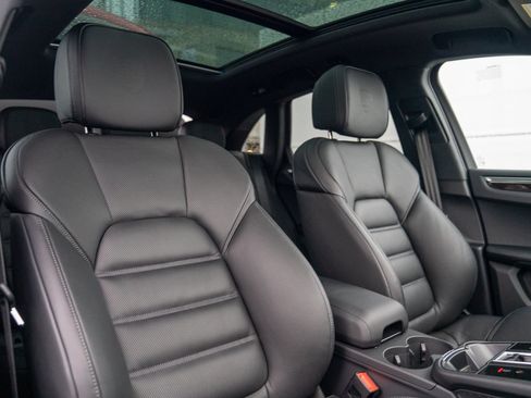 Certified 2026 Porsche Macan AWD/4WD image 27