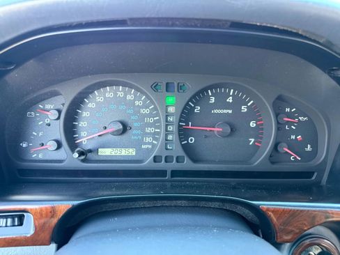 Used 2002 Toyota Land Cruiser image 24