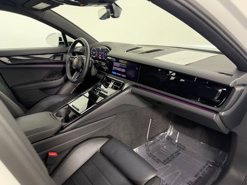 Certified 2025 Porsche Panamera image 15
