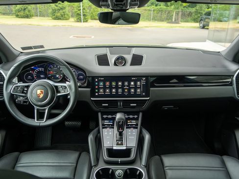 Certified 2023 Porsche Cayenne AWD/4WD image 6