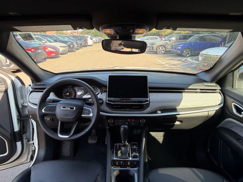 Used 2024 Jeep Compass Latitude AWD/4WD image 7