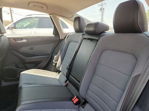 Used 2025 Volkswagen Jetta SE FWD image 5