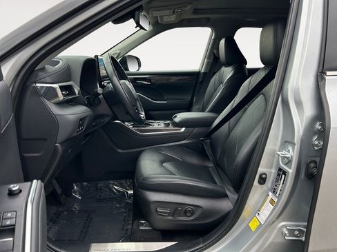 Used 2022 Toyota Highlander Platinum image 15