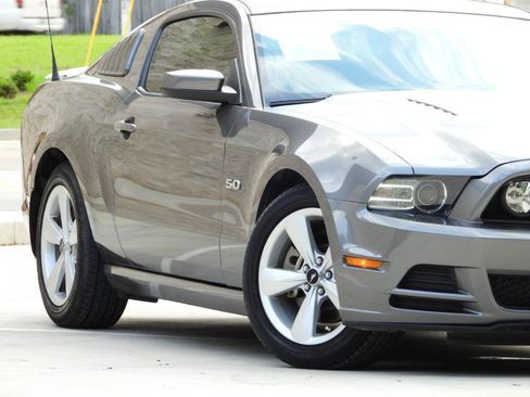 Used 2014 Ford Mustang GT RWD image 19