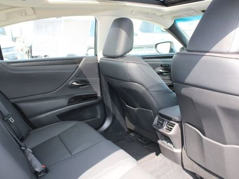 Certified 2024 Lexus ES 350 w/ Premium Package image 7