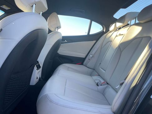 Used 2025 Genesis G70 2.5T image 25