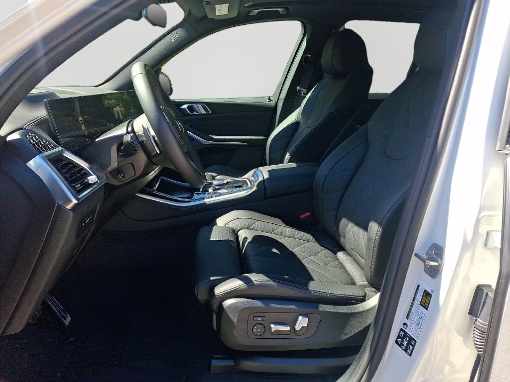 Used 2026 BMW X5 xDrive40i w/ M Sport Package AWD/4WD image 14
