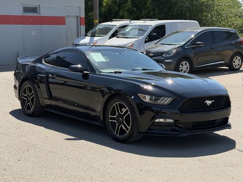 Used 2016 Ford Mustang Coupe RWD image 8