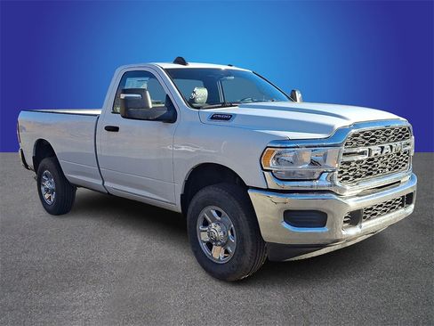 Used 2024 RAM 2500 Tradesman w/ Chrome Appearance Group image 3