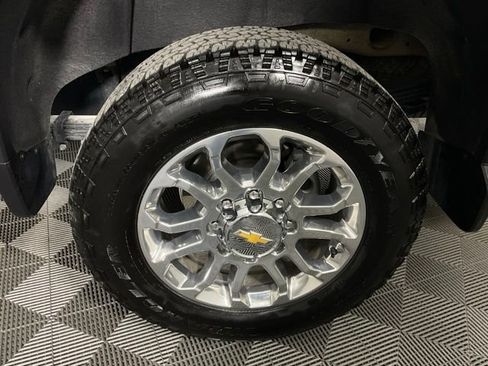 Used 2025 Chevrolet Silverado 2500 LTZ w/ LTZ Convenience Package image 47