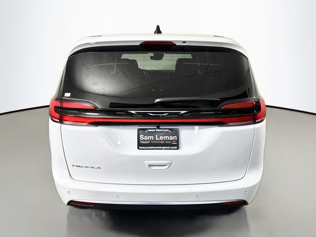 New 2027 Chrysler Pacifica Select FWD image 6