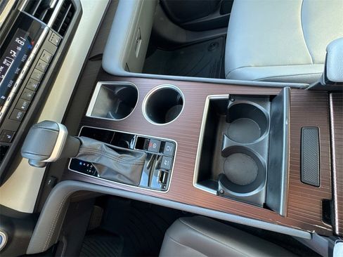 Certified 2023 Toyota Sienna XLE image 28