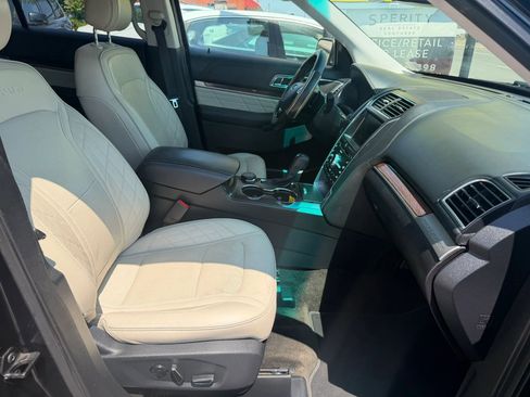 Used 2016 Ford Explorer Platinum AWD/4WD image 8