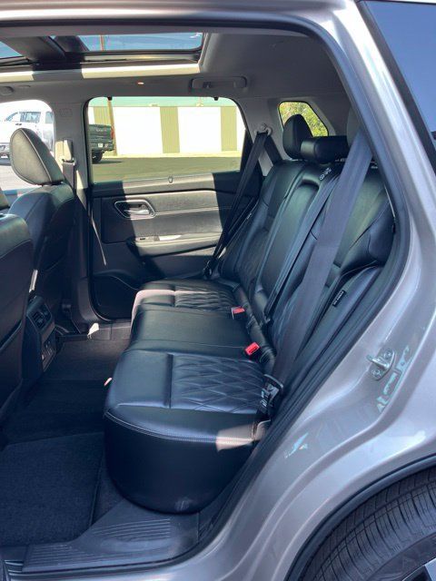 Used 2026 Nissan Rogue Platinum w/ Platinum Premium Package AWD/4WD image 27
