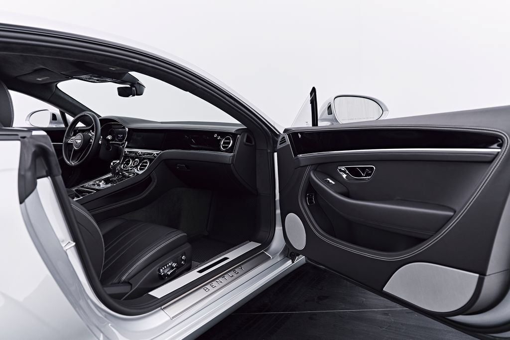 Used 2020 Bentley Continental GT AWD/4WD image 32