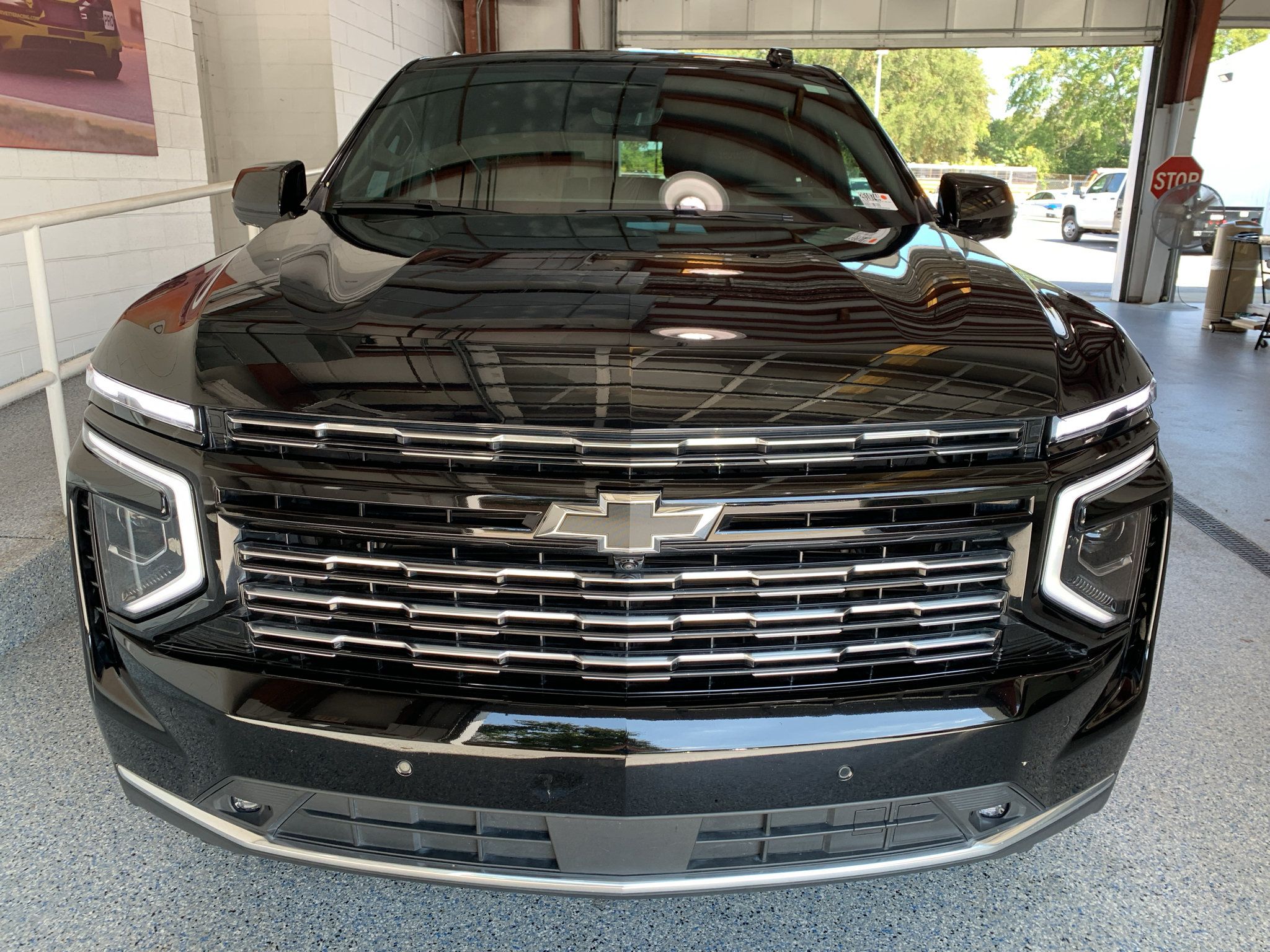 Used 2025 Chevrolet Tahoe High Country AWD/4WD image 2