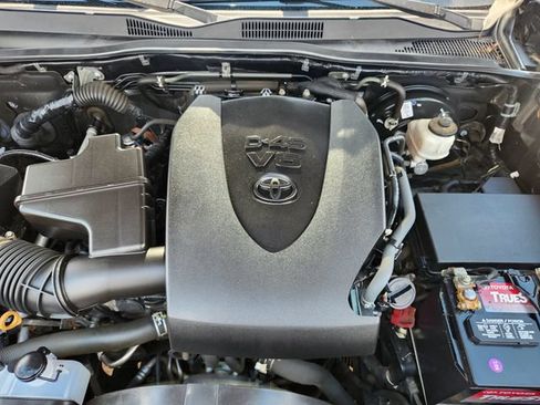 Used 2021 Toyota Tacoma Limited w/ Nightshade Package AWD/4WD image 11