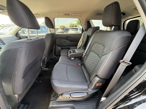Used 2025 Nissan Pathfinder SV AWD/4WD image 27