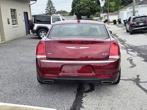 Used 2019 Chrysler 300 Limited AWD/4WD image 6