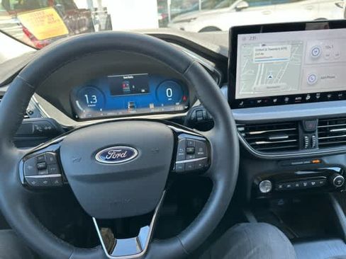 Used 2023 Ford Escape Platinum w/ Premium Technology Package AWD/4WD image 6
