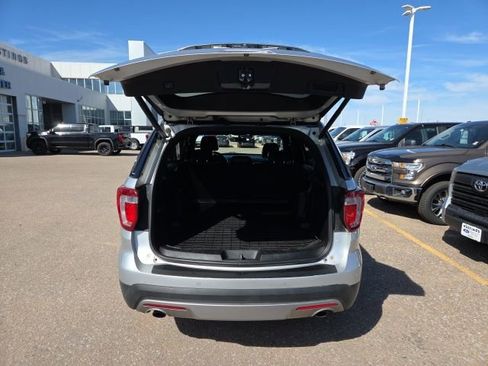 Used 2017 Ford Explorer Limited image 5