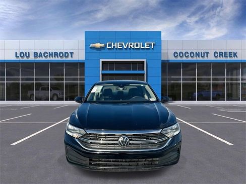 Used 2024 Volkswagen Jetta SE image 3