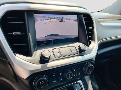 Used 2022 GMC Acadia SLT w/ Preferred Package image 14