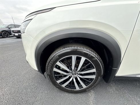 Used 2023 Nissan Pathfinder Platinum image 10