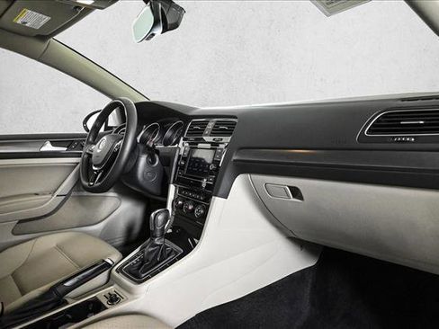 Used 2021 Volkswagen Golf 4-Door image 21