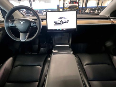 Used 2023 Tesla Model Y AWD image 22