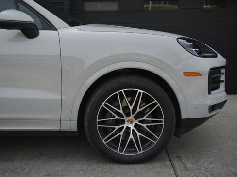 Certified 2026 Porsche Cayenne AWD/4WD image 40
