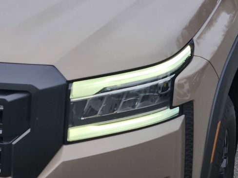 Used 2023 Nissan Frontier PRO-4X w/ Pro Convenience Package image 8