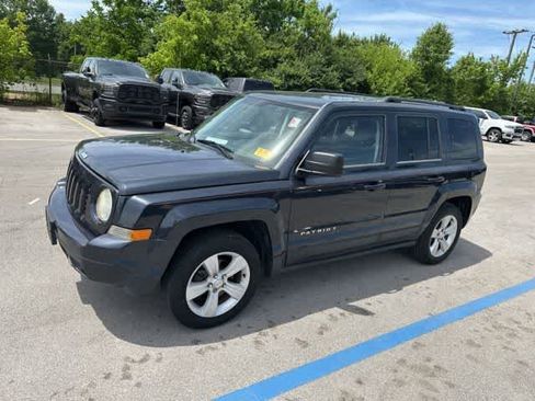 Used 2014 Jeep Patriot Latitude w/ Sun/Sound Group FWD image 12