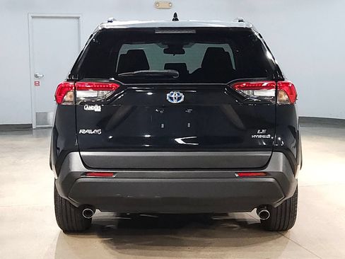 Used 2022 Toyota RAV4 LE AWD/4WD image 6