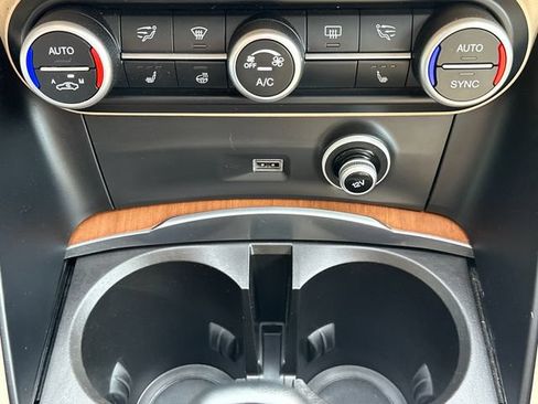 Used 2019 Alfa Romeo Stelvio Ti Lusso w/ Quick Order Package 22X Lusso AWD/4WD image 33