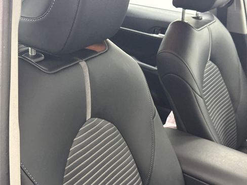 Used 2023 Toyota Camry SE image 9