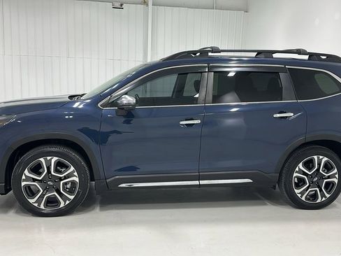 Used 2023 Subaru Ascent Touring image 3