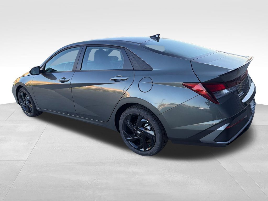 New 2026 Hyundai Elantra SEL Sport FWD image 4