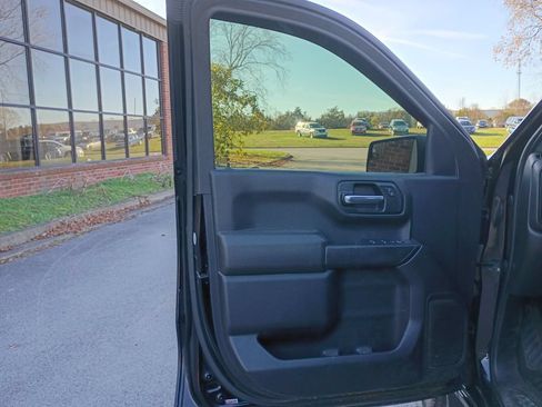 Used 2020 Chevrolet Silverado 1500 Custom Trail Boss w/ Custom Convenience Package AWD/4WD image 12