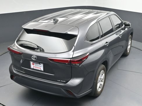 Certified 2024 Toyota Highlander LE AWD/4WD image 31