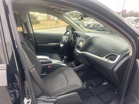 Used 2020 Dodge Journey SE w/ SE Popular Equipment Group image 22