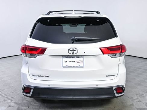 Used 2018 Toyota Highlander Limited Platinum FWD image 31