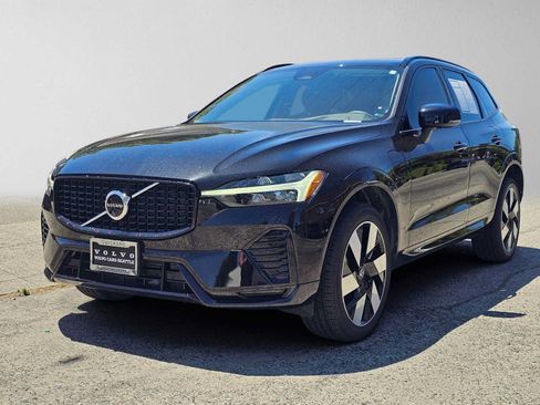 Certified 2025 Volvo XC60 T8 Plus w/ Protection Package Premier AWD/4WD image 7