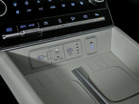 Used 2024 Hyundai Santa Fe Limited image 32