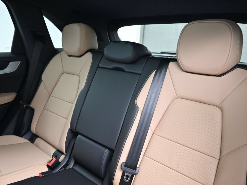 Used 2026 Porsche Cayenne AWD/4WD image 6