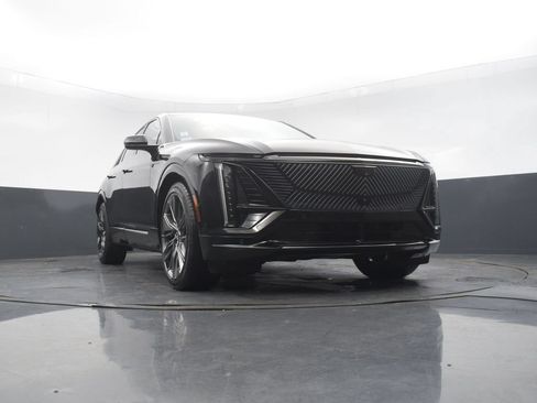 Certified 2024 Cadillac Lyriq Luxury AWD/4WD image 47
