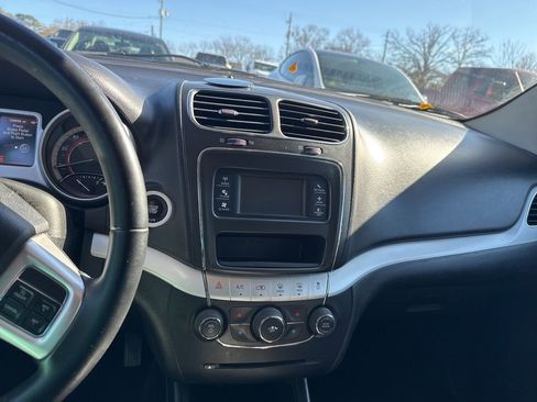 Used 2017 Dodge Journey SE w/ Flexible Seating Group image 7