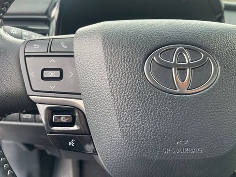 Used 2025 Toyota Camry SE w/ Convenience Package AWD/4WD image 17