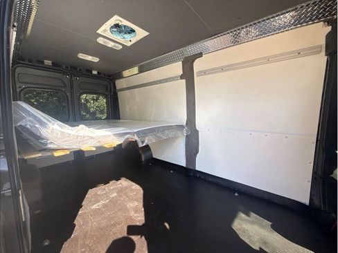 Used 2023 RAM ProMaster 2500 w/ Driver Convenience Group FWD image 18